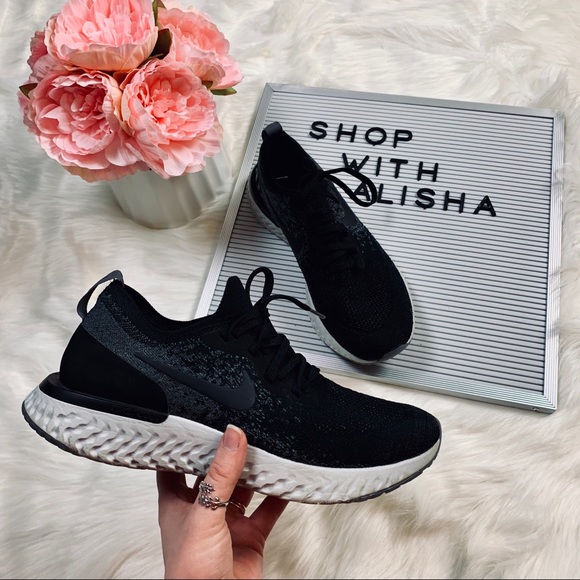 Nike Shoes - EUC Black Nike Epic Reacts